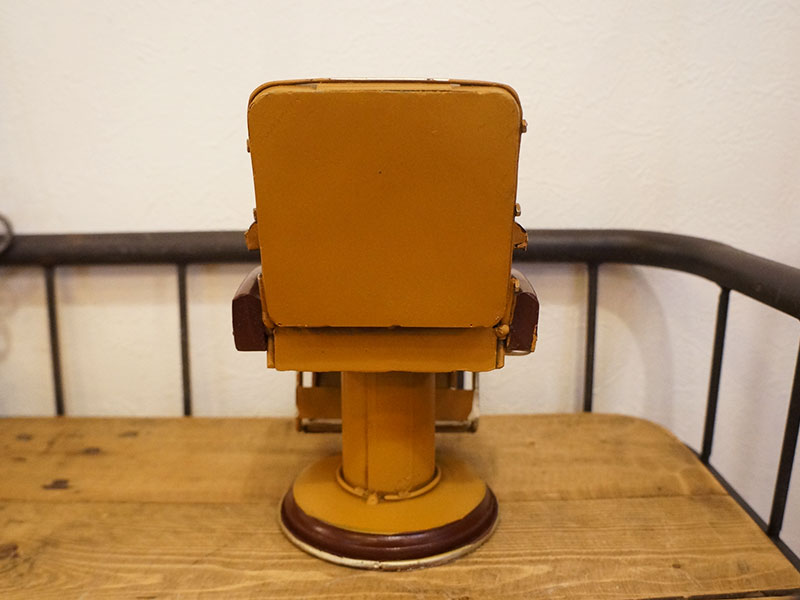 ブリキの小さな椅子オブジェ・バーバーチェア | インテリア雑貨セレクトショップ ピーナッツ | Office P-Nuts Select Shop