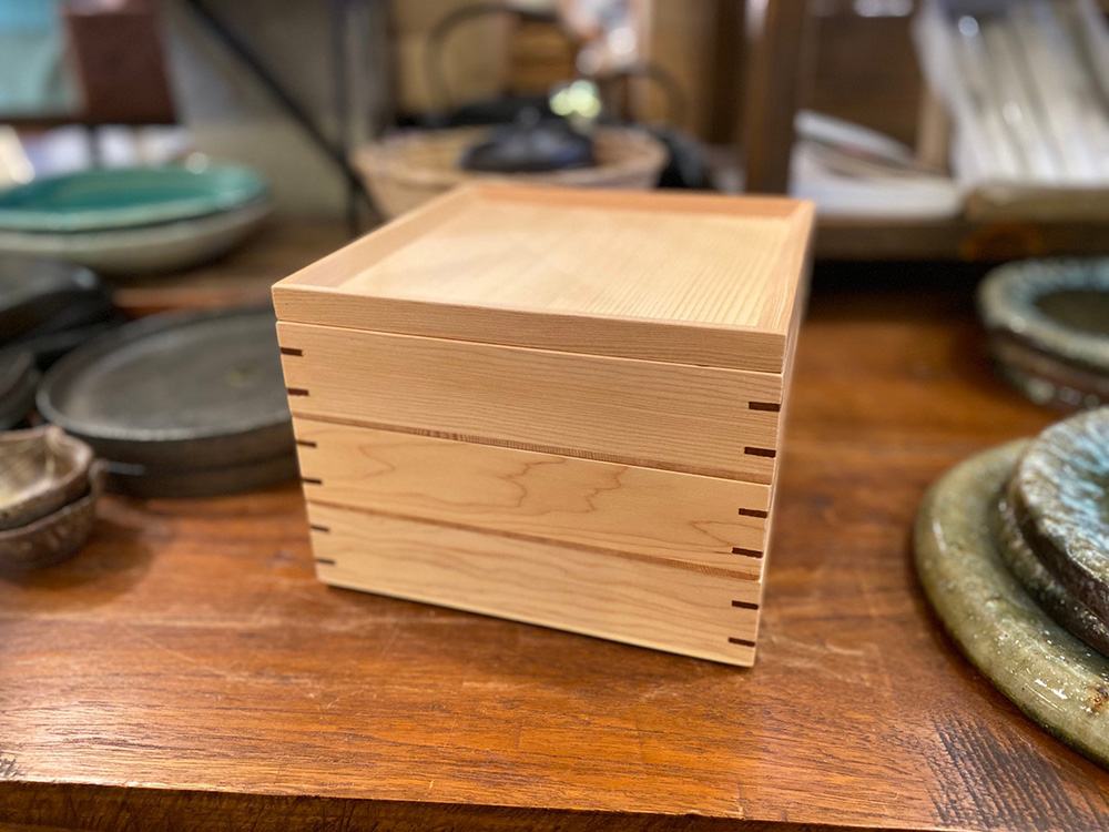 池庄　秋田杉　三段重　天然木製重箱